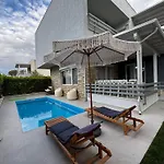 Villa 17 *